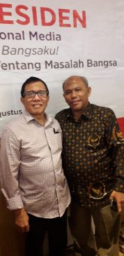 Zulfikar Tanjung bersama Wakil Ketua Dewan Pers Hendry Ch Bangun (kiri)