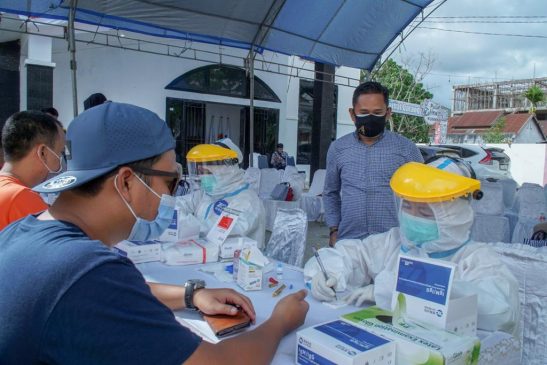Foto: suasana pelaksanaan rapid test di KONI Sultra.(Frans Patadungan/Kominfo)