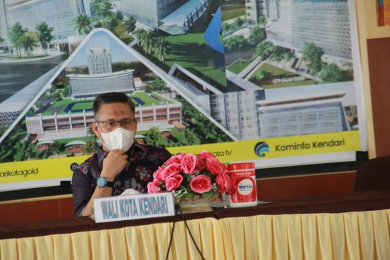 Ketgam : H.Sulkarnain Kadir saat mengikuti sosialisi lingkungan dan penanaman tanaman holtikultura