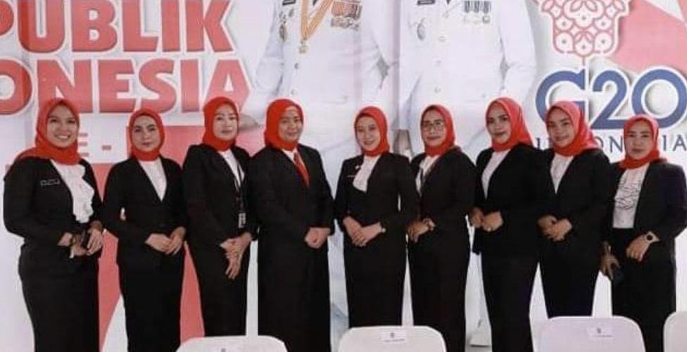 Ketgam : Foto bersama pimpinan dan staf Bagian Umum Setda Konut